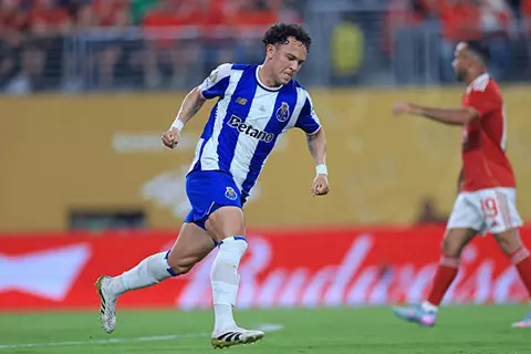 "هدفه في الأهلي قد يكون الأخير".. رومانو: عروض إنجليزية وإسبانية لضم جناح بورتو